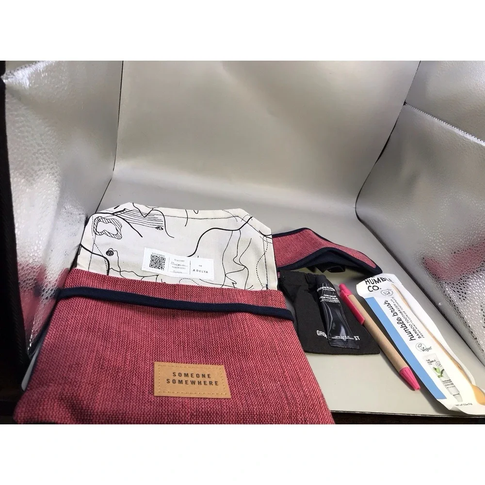 Delta Airlines Amenities Kit‎ Never Used Someone Somewhere 6